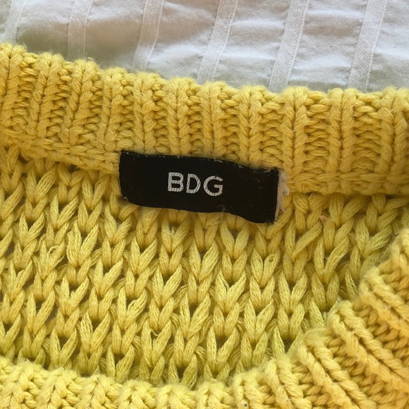 BDG Cable Knit Cropped Sweater - Picture 3 of 3